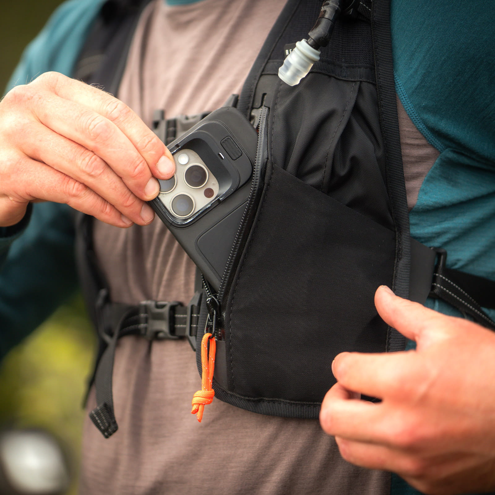 Restrap Rolltop Hydration Vest Handytasche