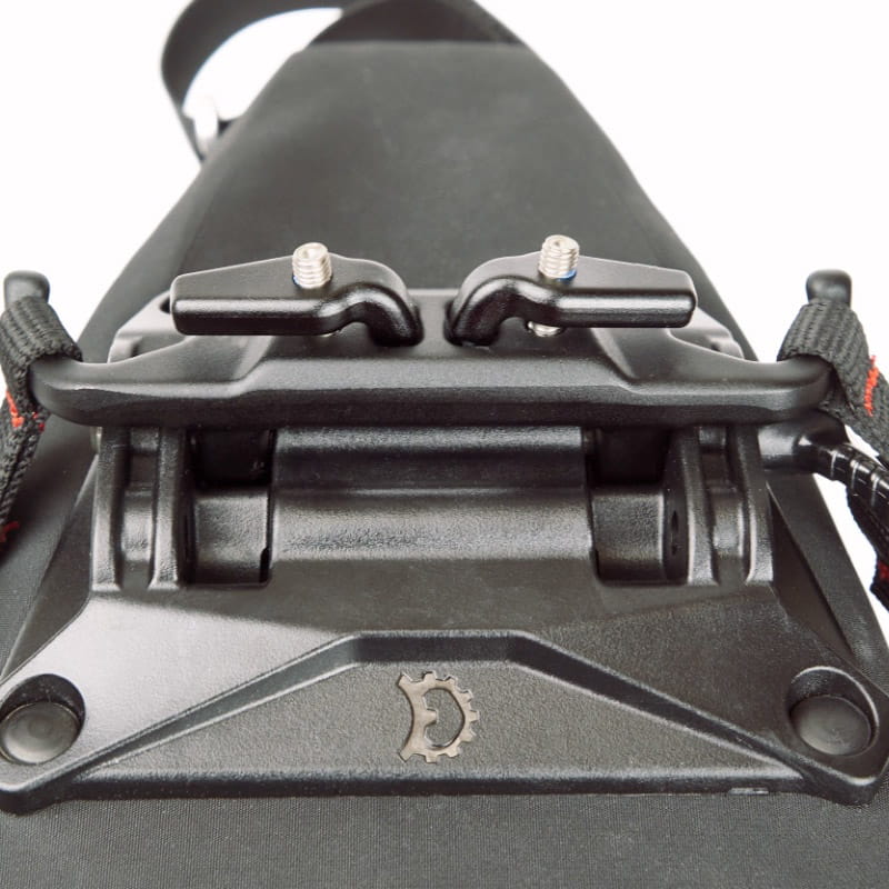 revelate-designs-spinelock-seat-bag-black-006