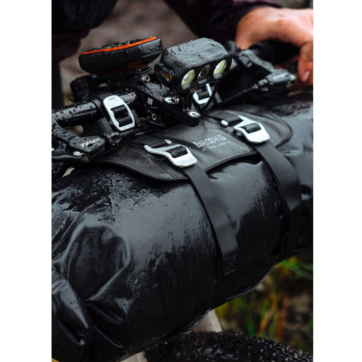 brooks-scape-handlebar-roll-mud-green-016