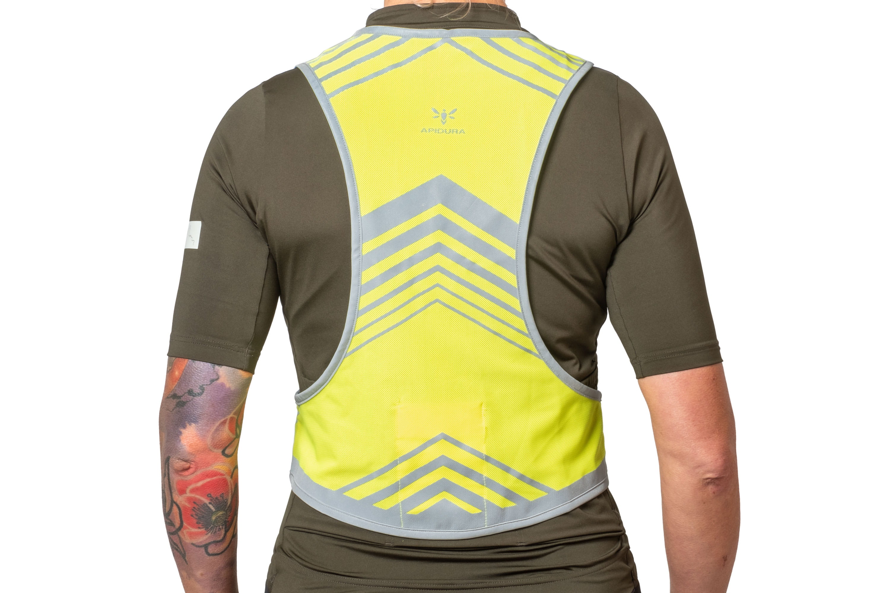 https://bike-packing.imgbolt.de/media/3b/a6/37/1701075232/apidura-packable-visibility-vest-s-m-on-body-5-hires.jpg