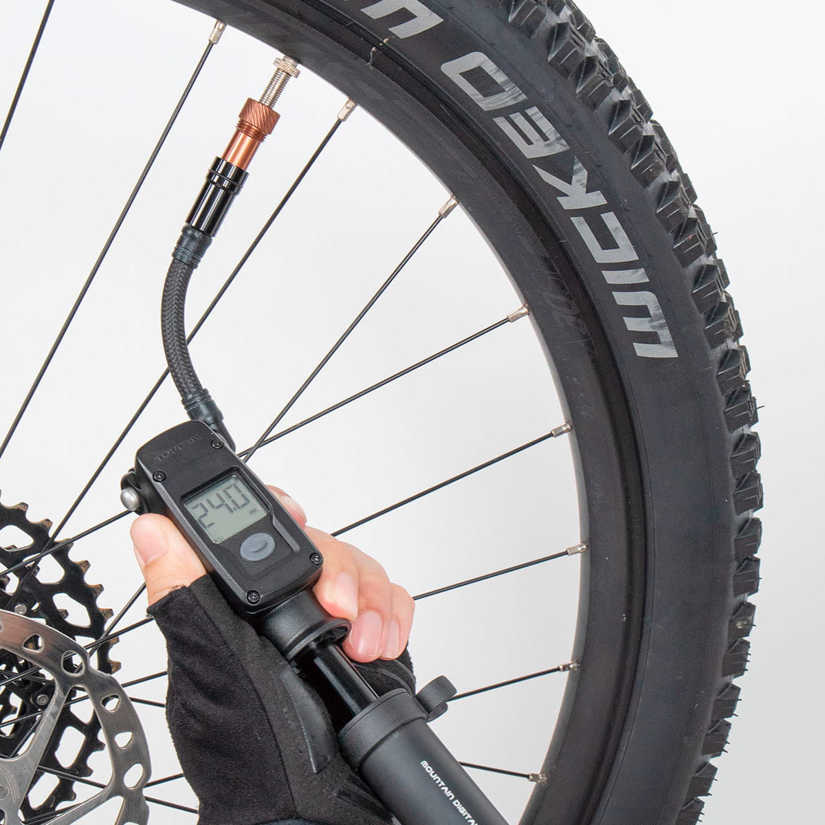 topeak-mountain-digital-2stage-pump-004