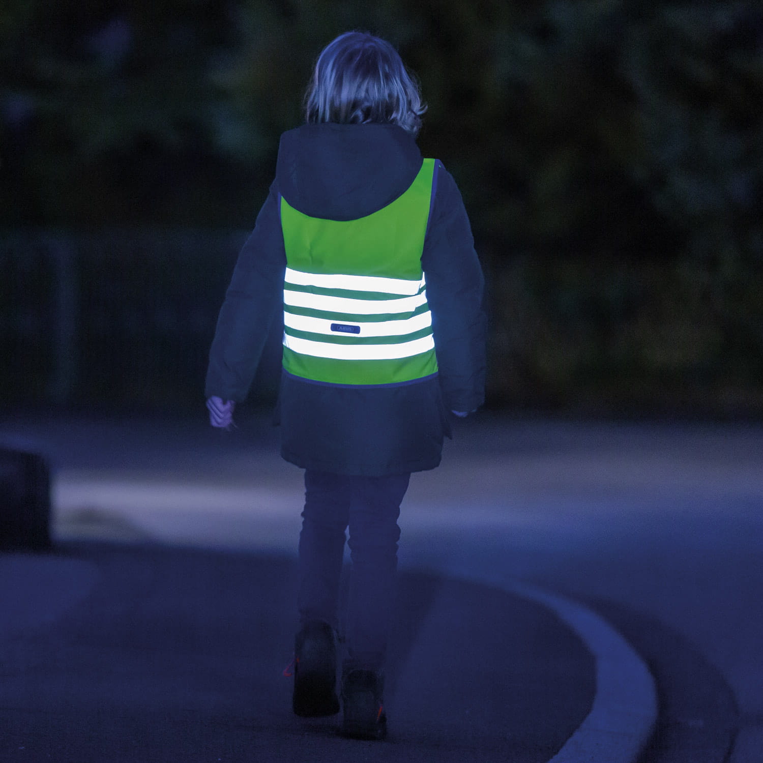 ABUS Kinder-Warnweste Lumino Urban Vest Kids - voll reflektierende  Sicherheitsweste für bessere Sichtbarkeit bei Nacht - mit Reißverschluss -  Größe S : : Sport & Freizeit