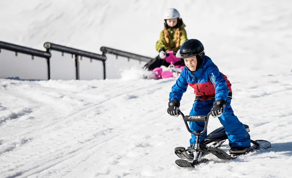 Stiga Stiga Schlitten auf Skipiste