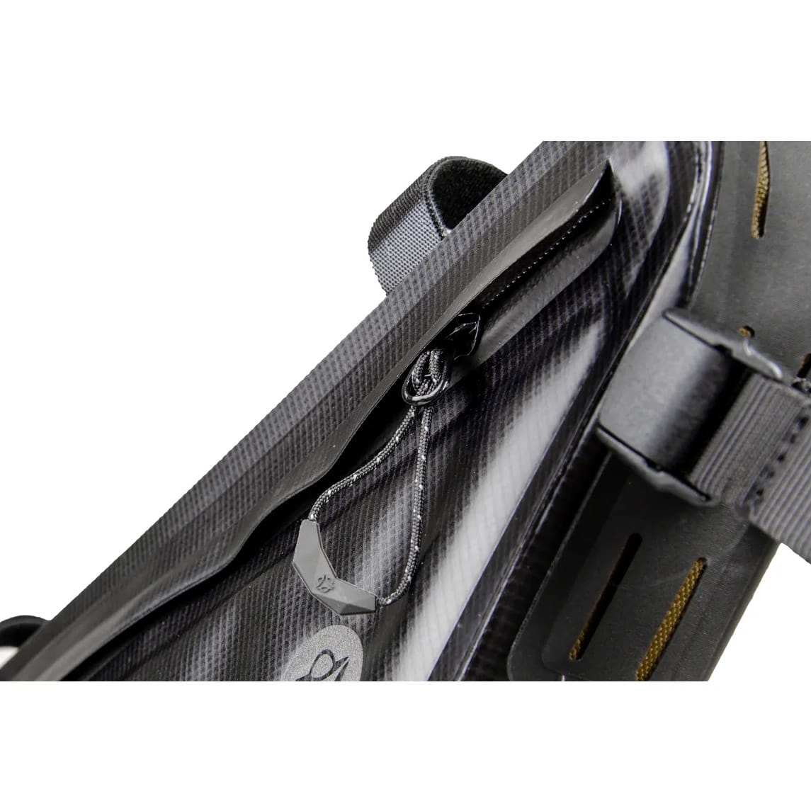 agu-venture-extreme-frame-pack-tube-black-015