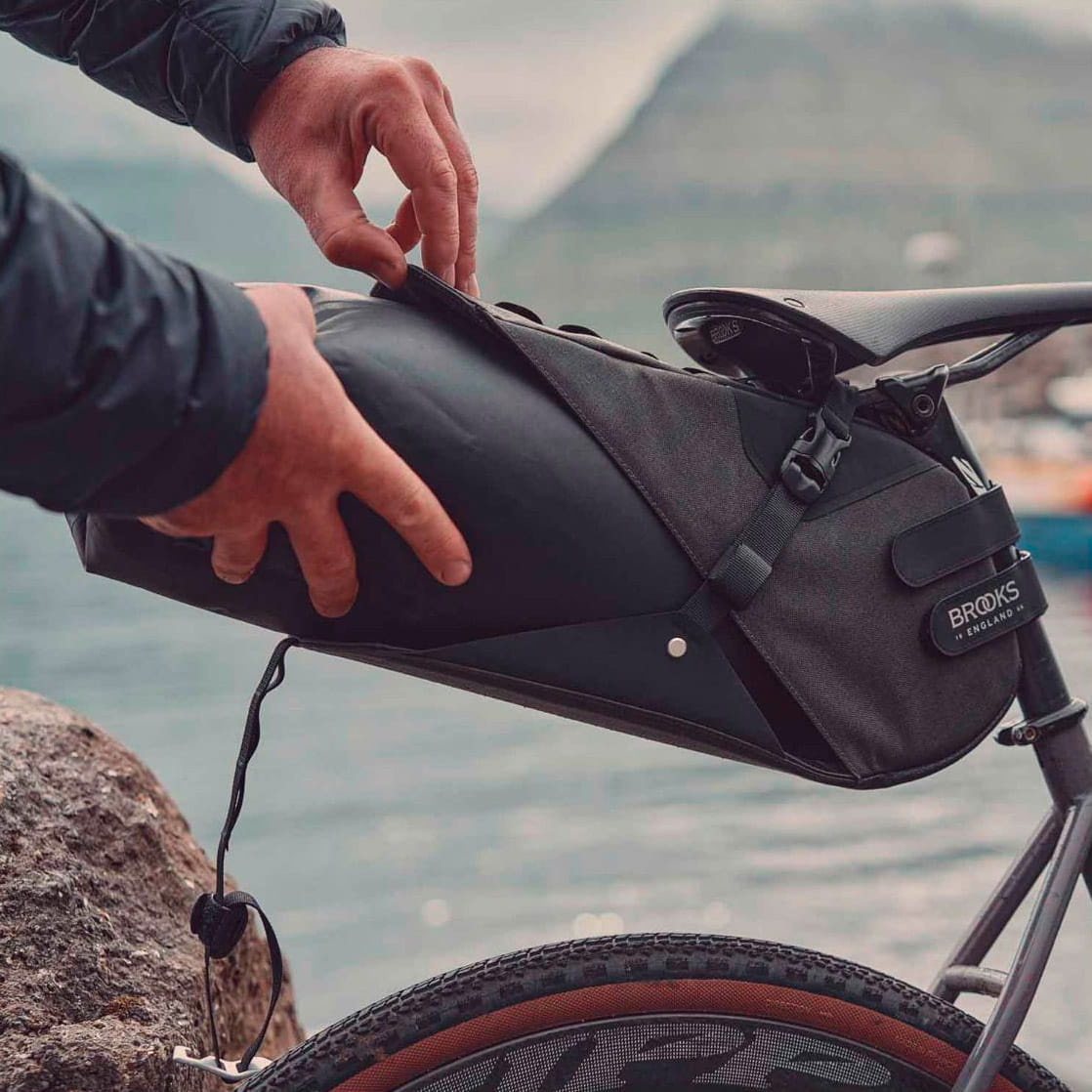 brooks-scape-seat-bag-mud-green-009