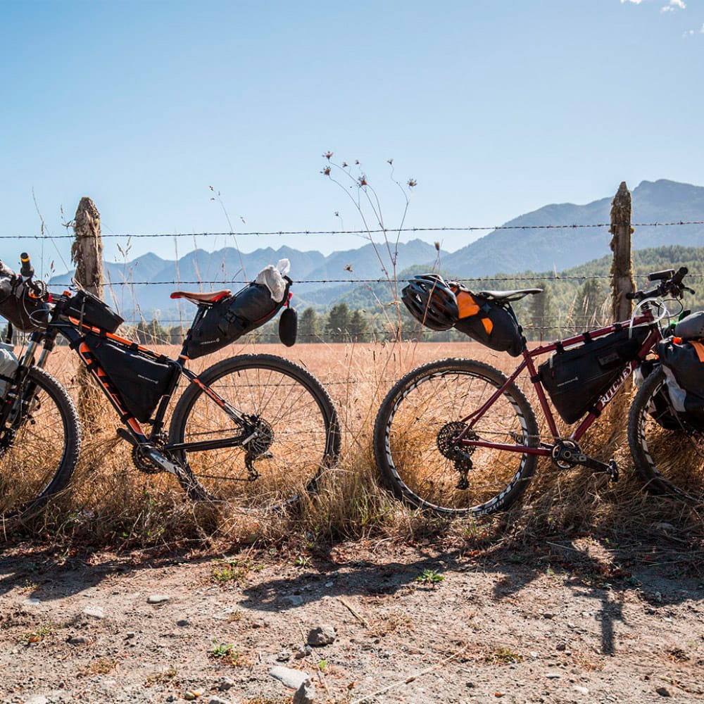 blackburn-outpost-frame-bag-feature-lifestyle-2