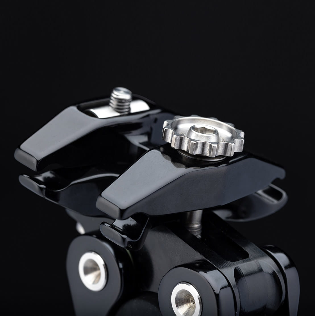 cane-creek-eesilk-plus-carbon-thumbwheel-on-black