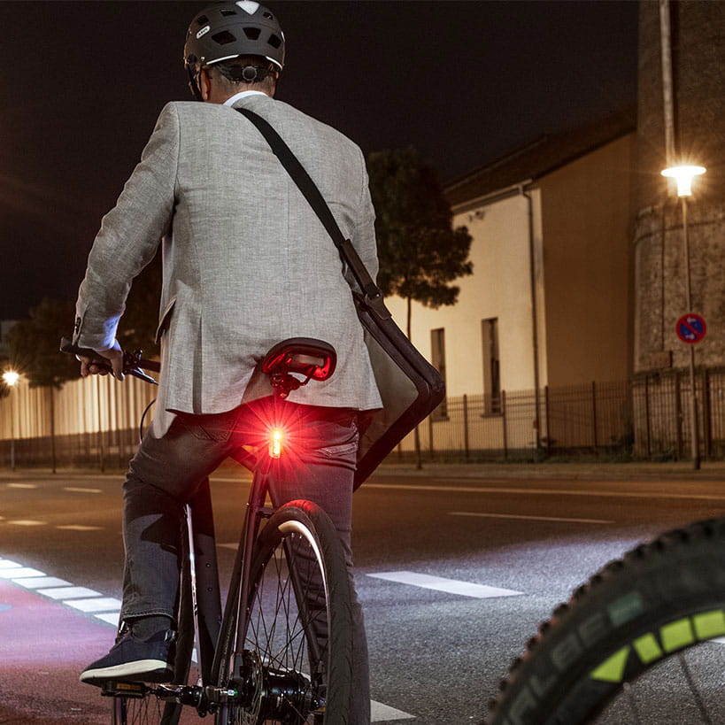 SIGMA SPORT Fahrradbeleuchtung Auro 60 & Nugget II Fahrradlicht+Rücklicht,  Verstellbare Halterung 360 Grad