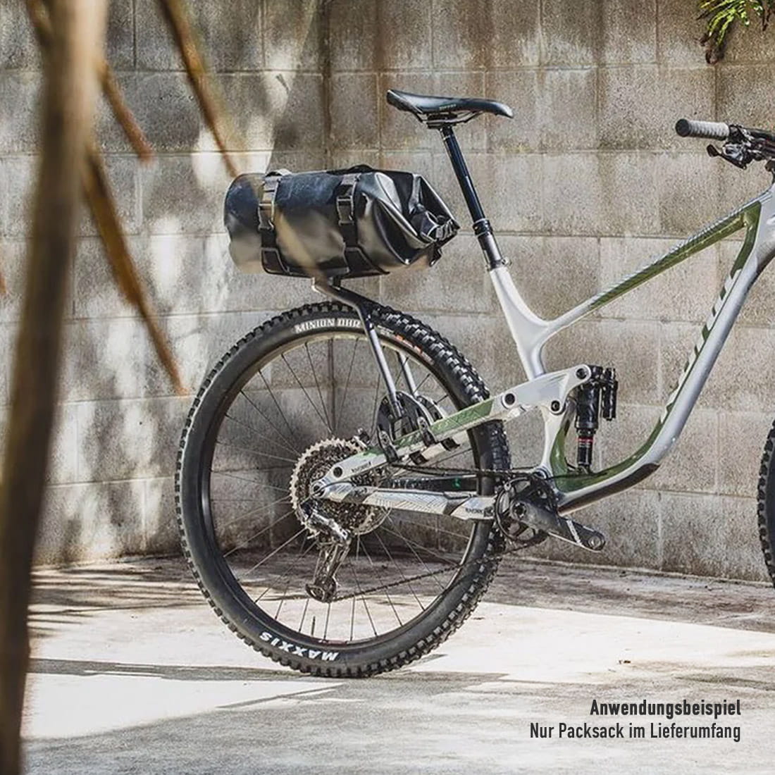 aeroe-12l-heavy-duty-dry-bag-black-005