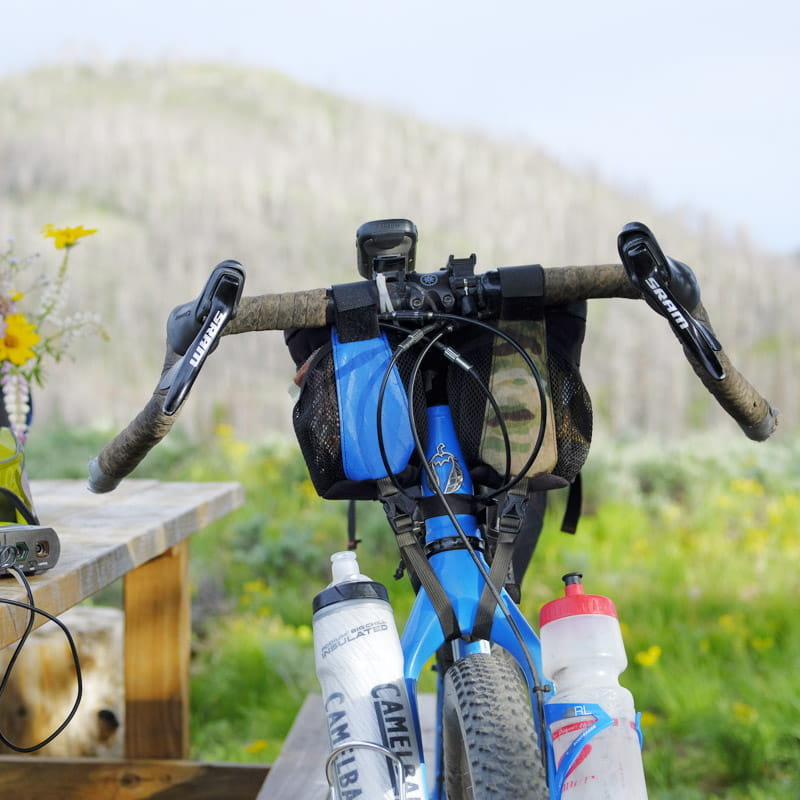 revelate-designs-mountain-feedbag-lenkertasche-image-01