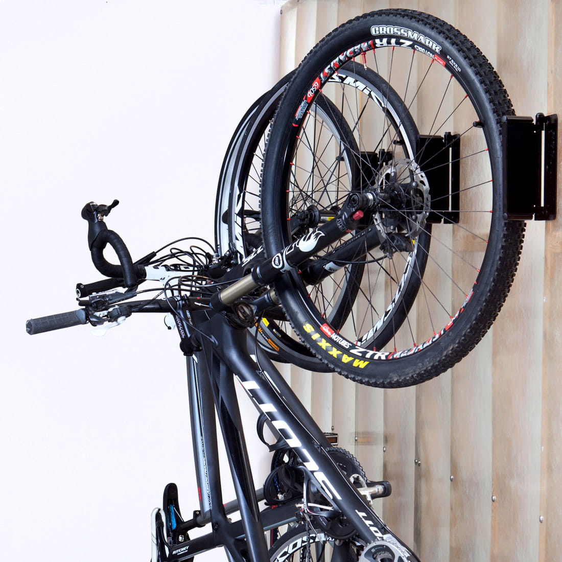 feedback-sports-fahrradhalter-velo-hinge-4-detail Feedback Sports Velo Hinge Fahrrad Wandhalter klappbar schwarz