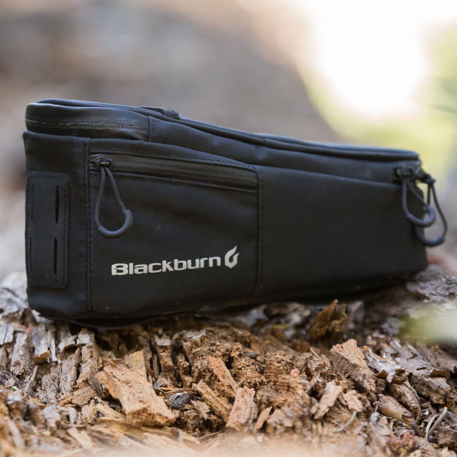 blackburn-outpost-top-tube-bag-lifestyle-02