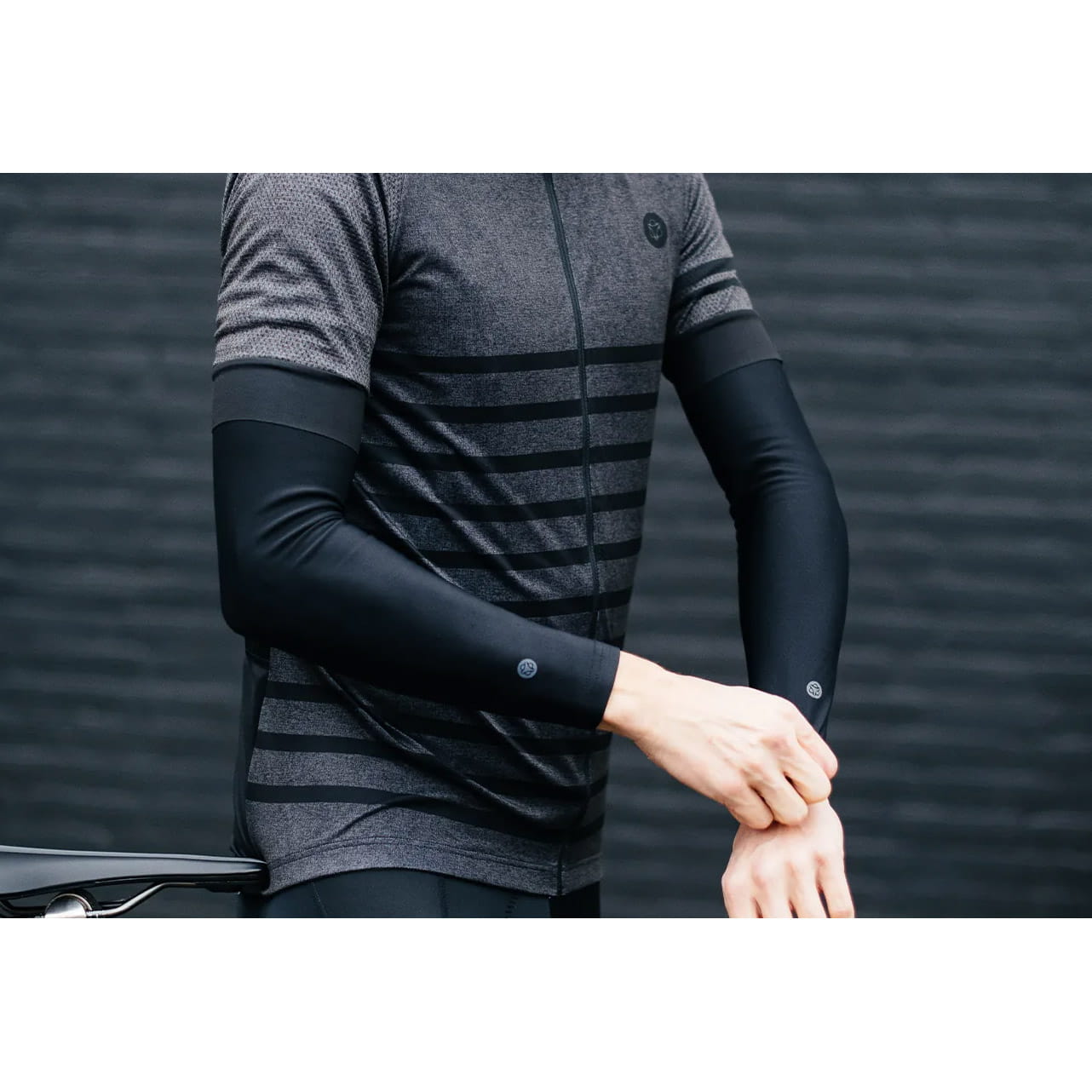 agu-armlinge-schwarz-001