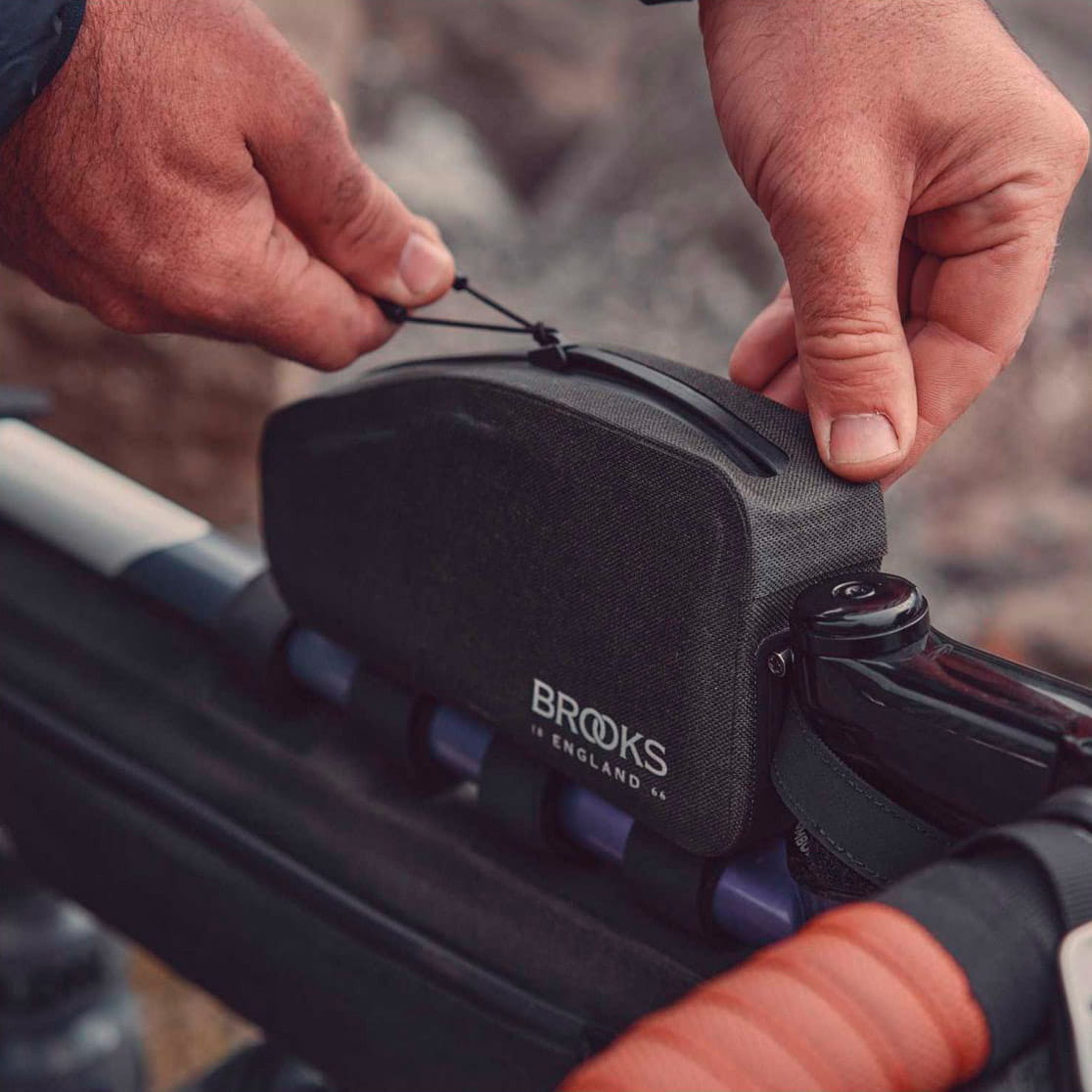 brooks-scape-top-tube-bag-mud-green-008