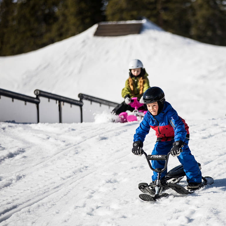 stiga-image-snowracer-sx-pro-black-2