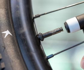 Schwalbe Clik Valve - Kit Conversion SV Vers SCV - Embout Valve Vélo Pour Pompes Standards